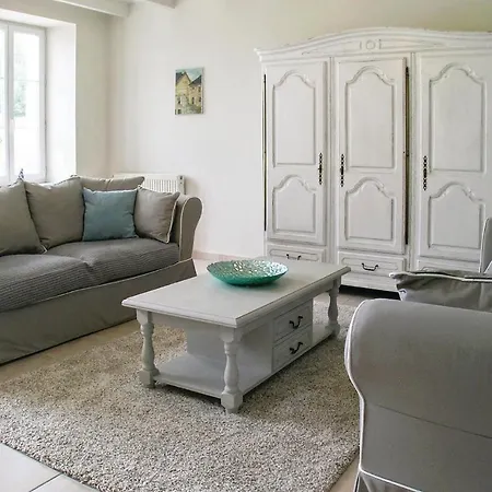 4 Bedroom Amazing In Champmillon