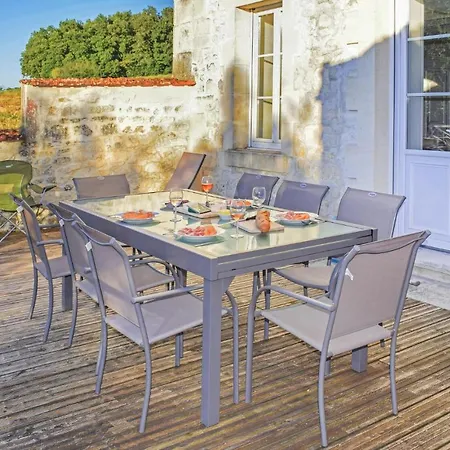 4 Bedroom Amazing Home In Champmillon Holiday home *