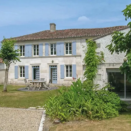 4 Bedroom Amazing Home In Champmillon Holiday home *