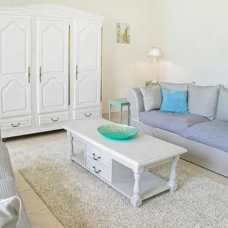 4 Bedroom Amazing In Hébergement de vacances *