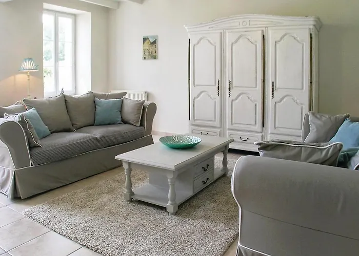 4 Bedroom Amazing In Champmillon