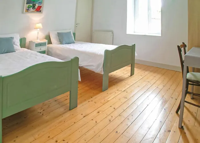 4 Bedroom Amazing In Champmillon