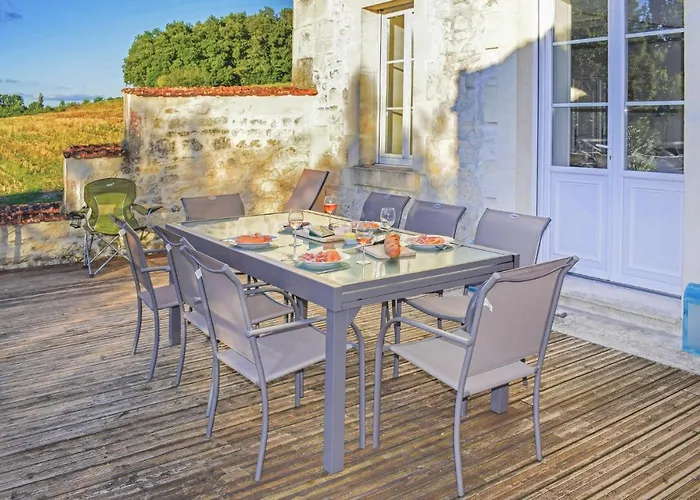 4 Bedroom Amazing In Dom wakacyjny *