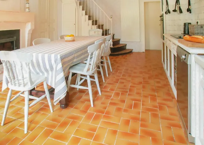 4 Bedroom Amazing In Dom wakacyjny