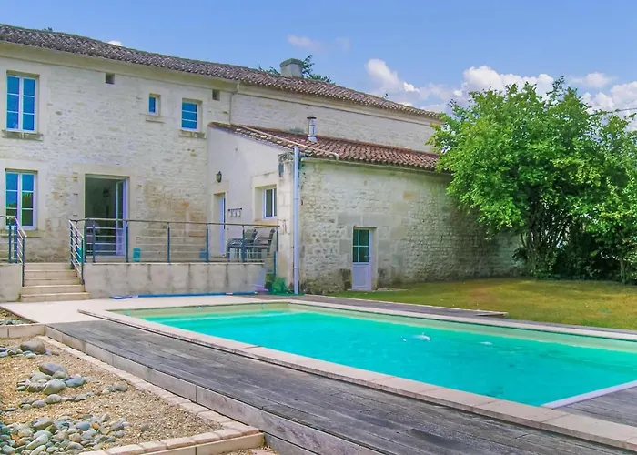 4 Bedroom Amazing In Dom wakacyjny *