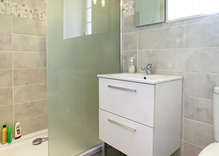 4 Bedroom Amazing In Dom wakacyjny